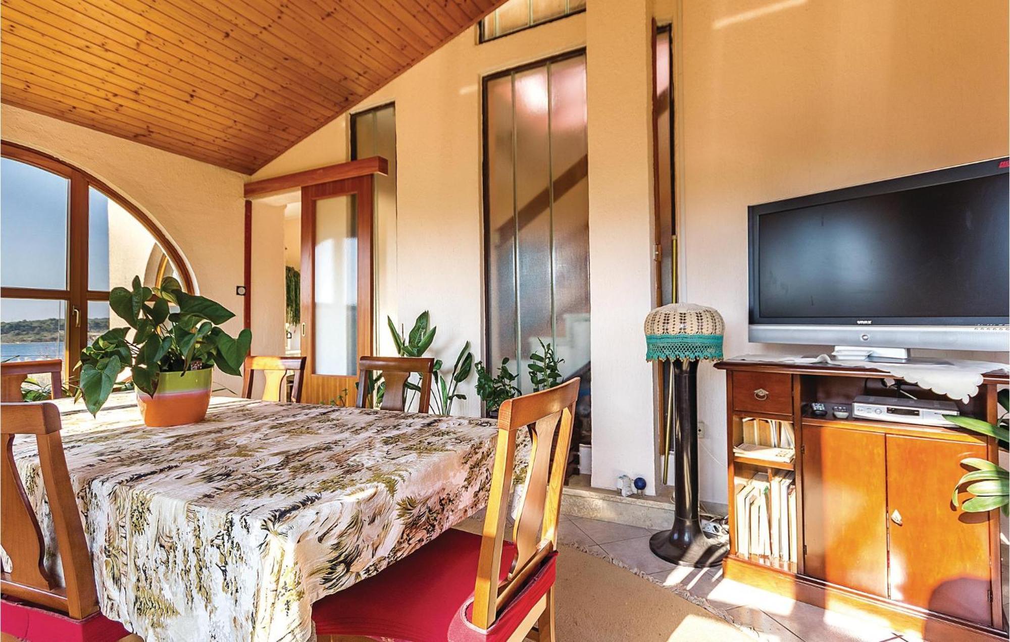Beautiful Apartment In Pula With Kitchen Eksteriør bilde