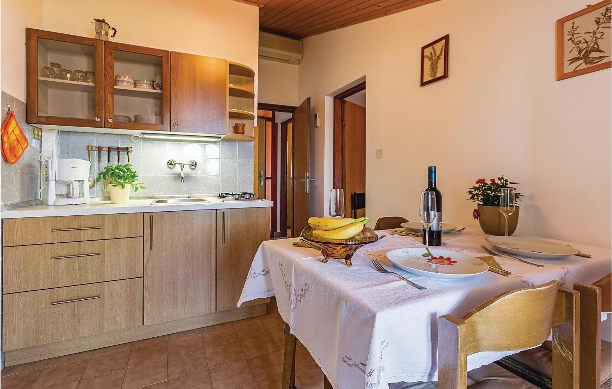 Beautiful Apartment In Pula With Kitchen Eksteriør bilde
